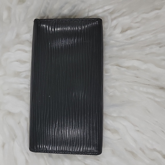 Louis Vuitton Epi Key Case, Black - Picture 2 of 10